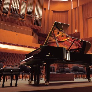 Yamaha CFX PE – fortepian akustyczny (model 2010)